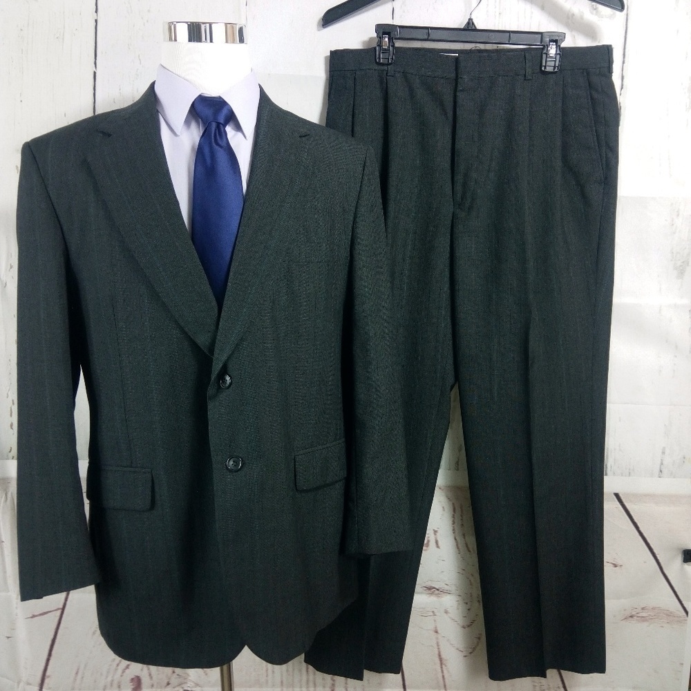 Towncraft 44R 2 Button Dark Gray Pinstripe Suit 35x30.5